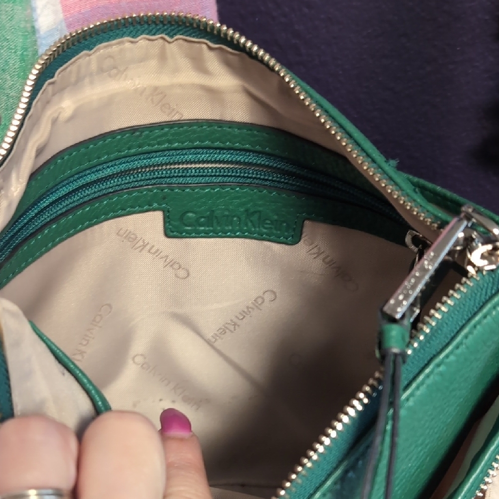 Soft Green Pebble Leather Crossbody By Calvin Klein - Picture 6 of 14
